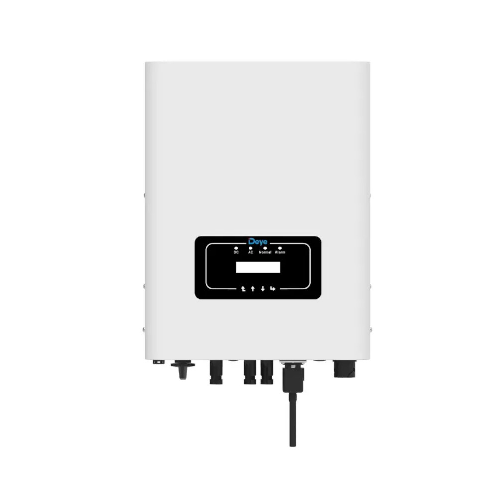 Trójfazowy falownik Deye SUN 7K G06 7 kW na białym tle, biała obudowa, czarny panel LCD z diodami LED i złączami kablowymi u dołu.