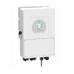 Falownik hybrydowy Deye SUN 10 kW SG01HP3 EU-AM2, 3-fazowy wysokonapięciowy, biały panel LCD nad portami, na białym tle.