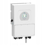 Falownik hybrydowy DEYE SUN-20 kW-SG01HP3-EU-AM2 w białej obudowie, ekran LCD u góry, dolne porty przyłączeniowe, na białym tle.