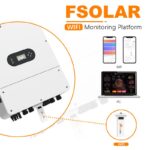FSOLAR Wi-Fi Monitoring na białym tle: falownik hybrydowy Felicity T-REX-KLP3G01 10 kW z modułem Wi-Fi, obok laptop i dwa smartfon z aplikacją.