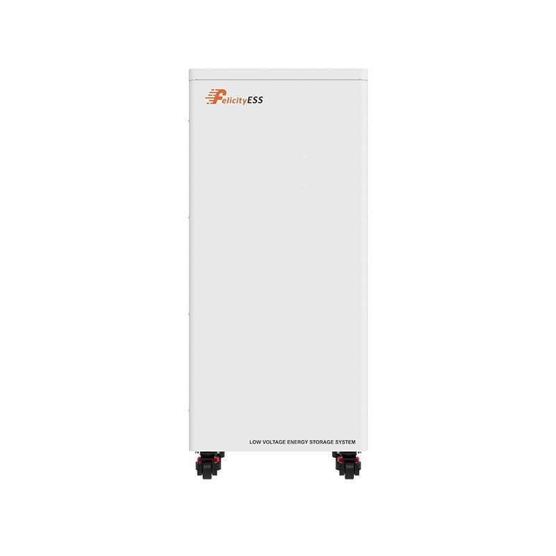 Prosty front magazynu energii FELICITYESS 15 kWh Lux-Y-48300LG01, obudowa LiFePO4, logo w rogu i mobilne kółka, na białym tle.