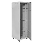Szara szafa rack SQ6842(DP)/W 19″ 42U od boku z otwieranymi drzwiami, regulowanymi prowadnicami wewnętrznymi i kółkami.